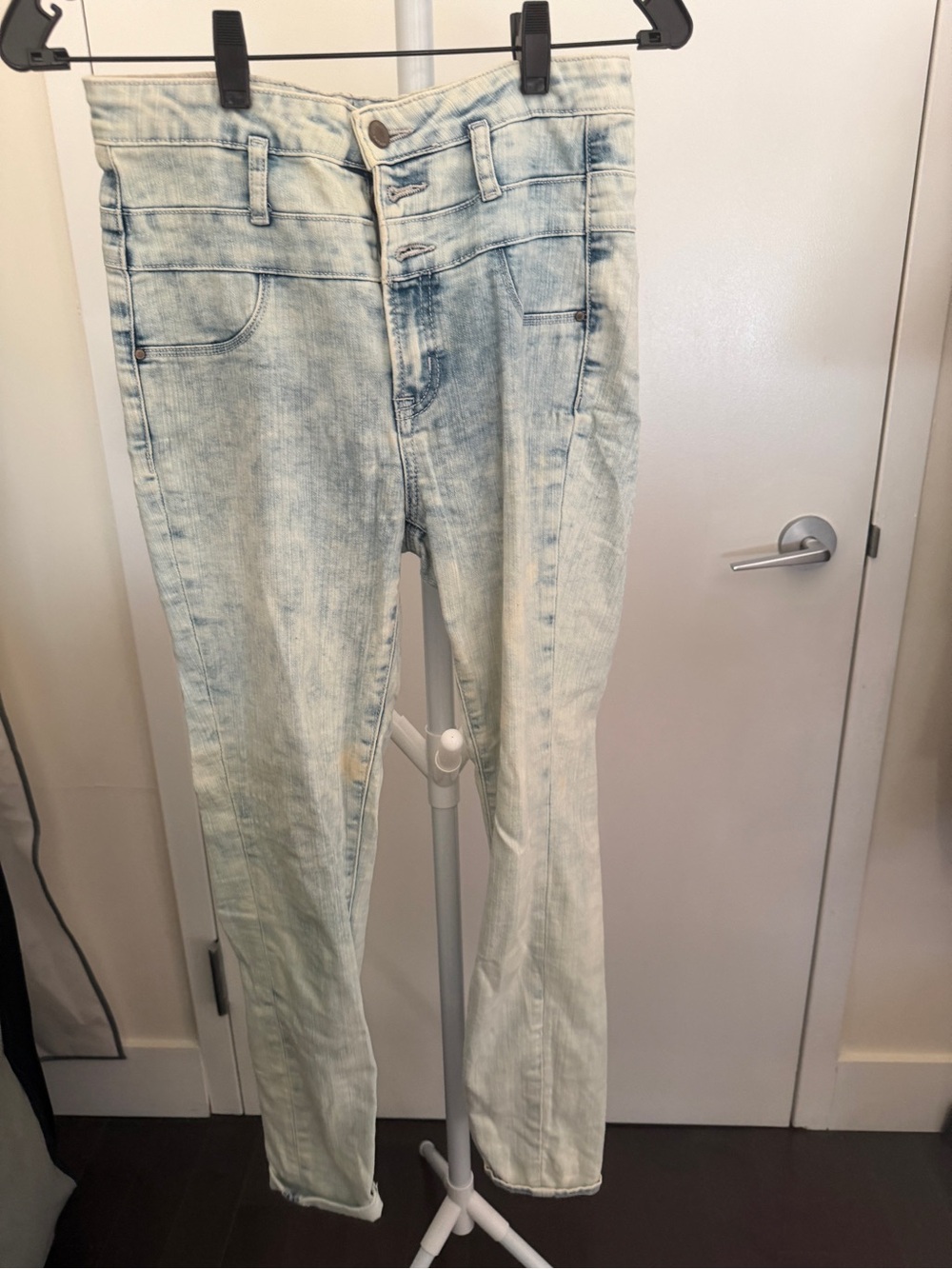 refuge High-Rise Light Acid Wash Jeans - Pale Blue